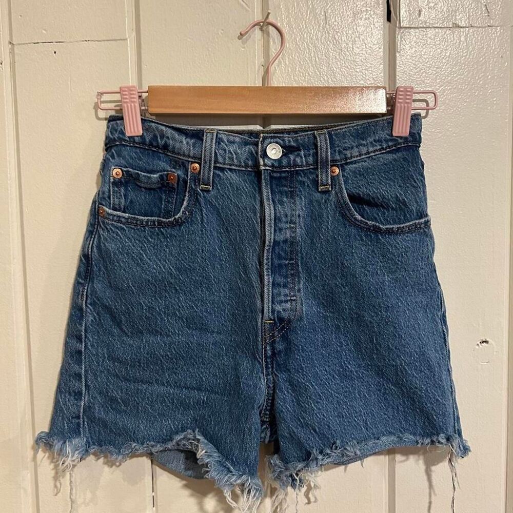 Levi's Ribcage High Rise Cutoff Shorts - Vintage Wash Size 26 with Button Fly